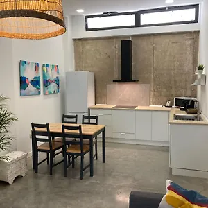 Acogedor Apartamento En Semisótano Con Patio Y Cerca De La Plaza De España Apartamento